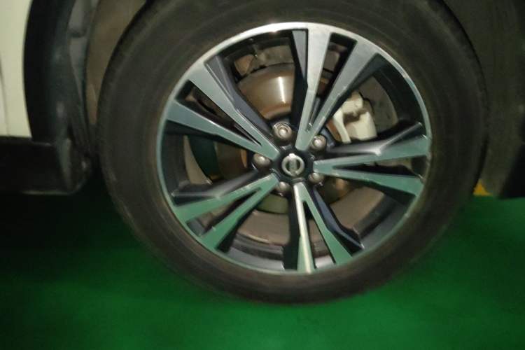 Used Nissan X-Trail 2017 2.5L CVT Luxury Edition 4WD Right Front Wheel Hub