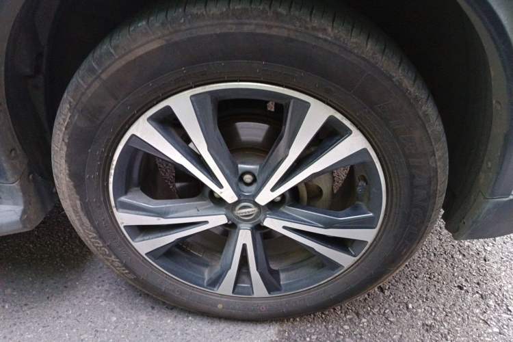 Used Nissan X-Trail 2017 2.5L CVT Luxury Edition 4WD Right Front Wheel Hub