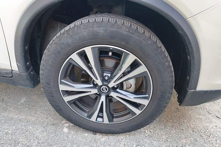Used Nissan X-Trail 2017 2.5L CVT Leading Edition 4WD Right Front Wheel Hub