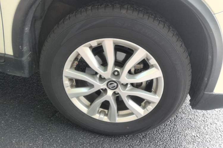Used Nissan X-Trail 2017 2.0L CVT Comfort Edition 2WD Right Front Wheel Hub