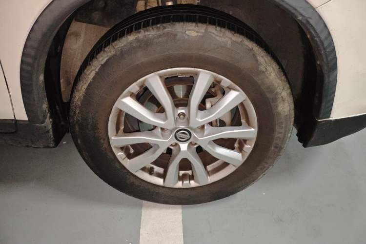 Used Nissan X-Trail 2017 2.0L CVT Comfort Edition 2WD Right Front Wheel Hub