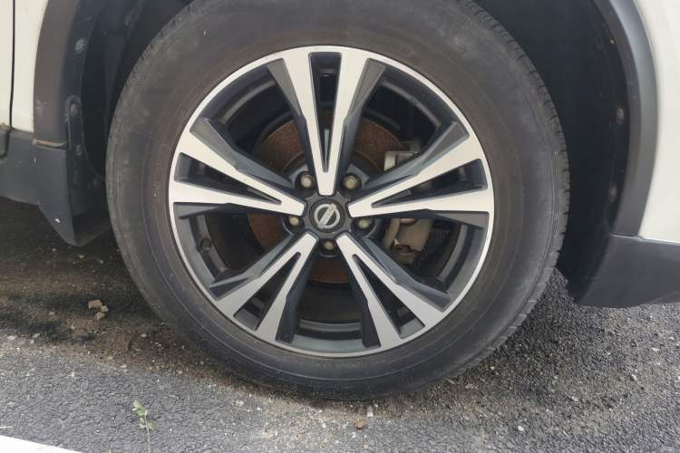 Used Nissan X-Trail 2017 2.5L CVT Luxury Edition 4WD Right Front Wheel Hub