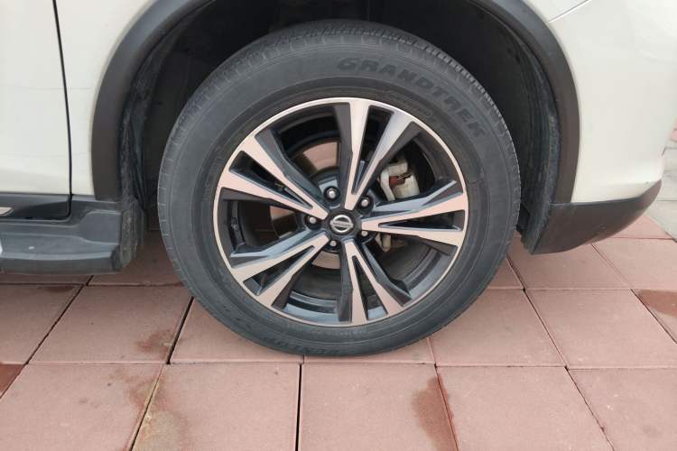 Used Nissan X-Trail 2017 2.5L CVT Luxury Edition 4WD Right Front Wheel Hub