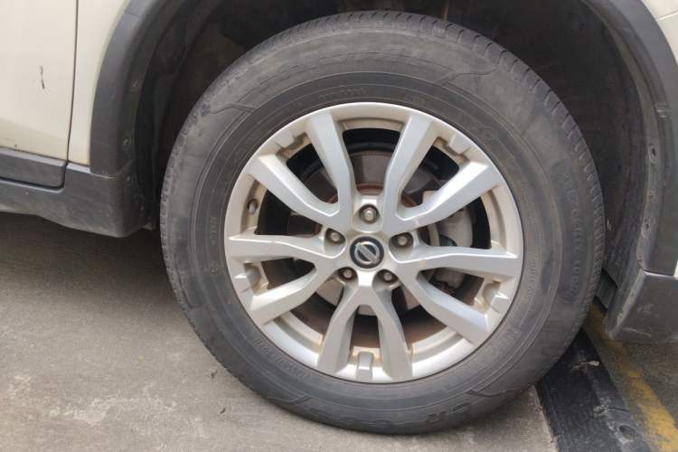 Used Nissan X-Trail 2017 2.0L CVT Comfort Edition 2WD Right Front Wheel Hub