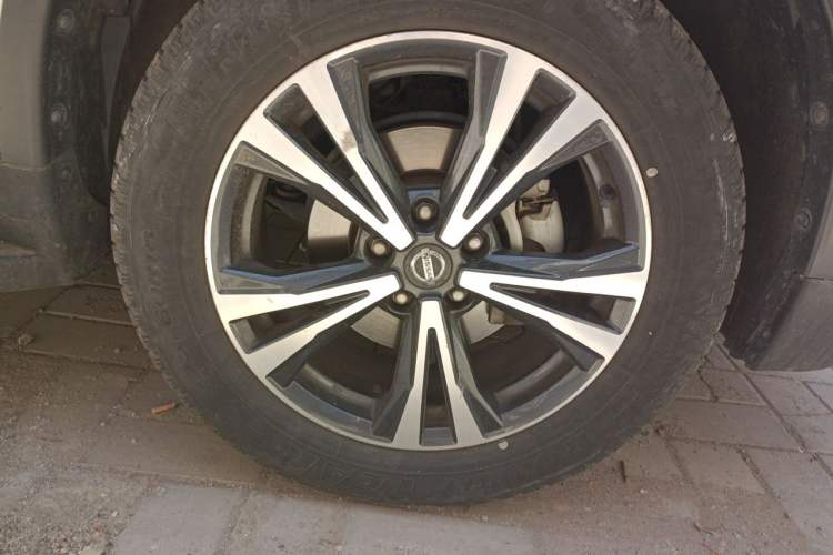 Used Nissan X-Trail 2017 2.5L CVT Luxury Edition 4WD Right Front Wheel Hub