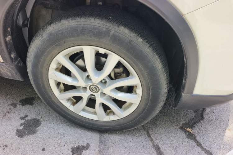 Used Nissan X-Trail 2017 2.0L CVT Comfort Edition 2WD Right Front Wheel Hub