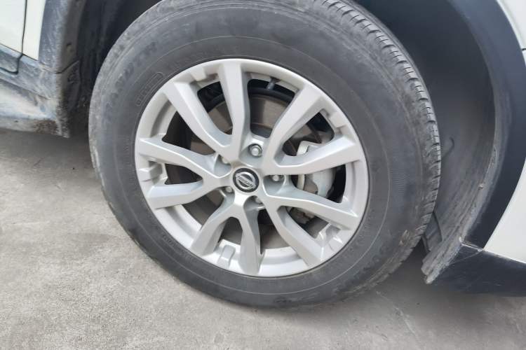 Used Nissan X-Trail 2017 2.0L CVT Comfort Edition 2WD Right Front Wheel Hub