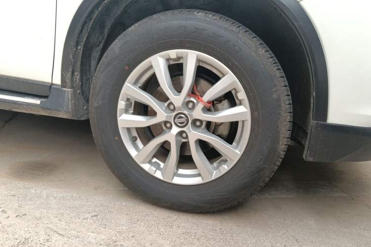 Used Nissan X-Trail 2017 2.0L CVT Comfort Edition 2WD Right Front Wheel Hub