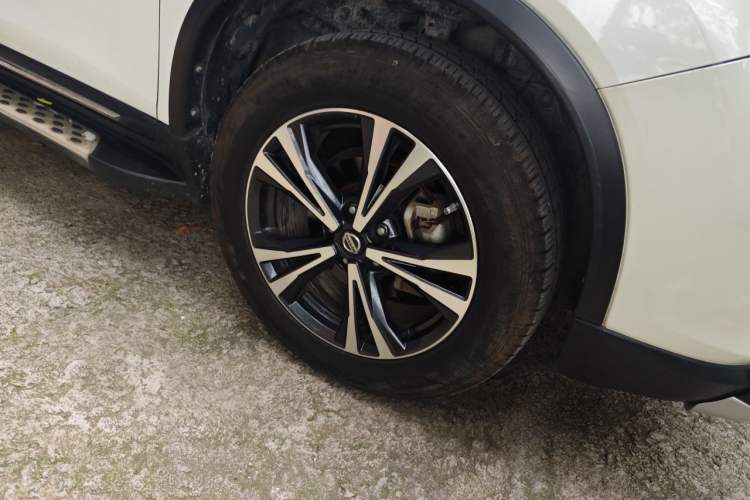 Used Nissan X-Trail 2017 2.5L CVT Leading Edition 4WD Right Front Wheel Hub