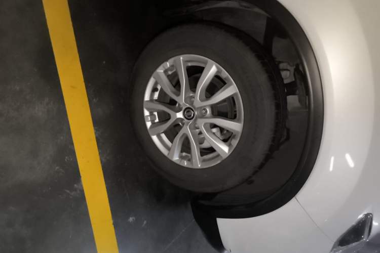 Used Nissan X-Trail 2017 2.0L CVT Comfort Edition 2WD Right Front Wheel Hub