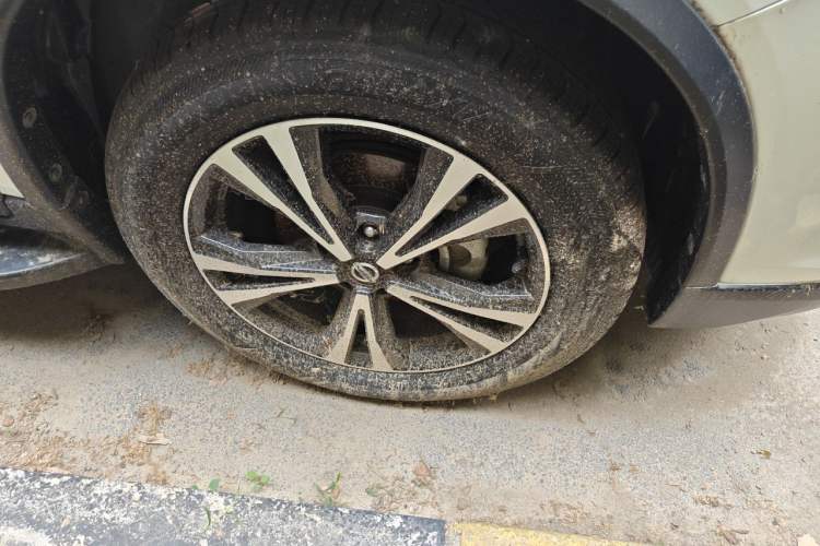 Used Nissan X-Trail 2017 2.5L CVT Luxury Edition 4WD Right Front Wheel Hub