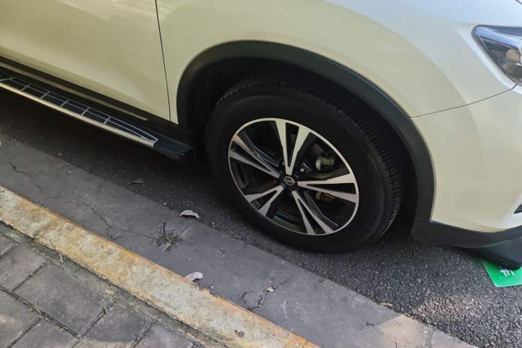 Used Nissan X-Trail 2017 2.5L CVT Luxury Edition 4WD Right Front Wheel Hub