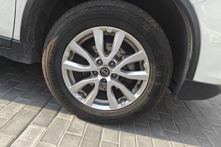 Used Nissan X-Trail 2017 2.0L CVT Comfort Edition 2WD Right Front Wheel Hub