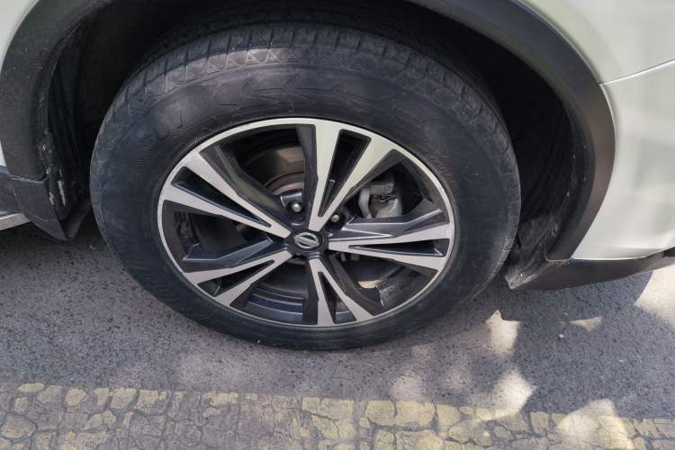 Used Nissan X-Trail 2017 2.5L CVT Luxury Edition 4WD Right Front Wheel Hub