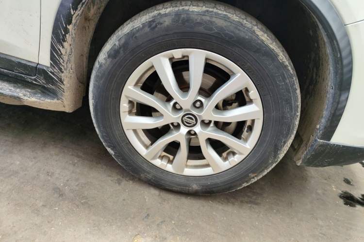 Used Nissan X-Trail 2017 2.0L CVT Comfort Edition 2WD Right Front Wheel Hub