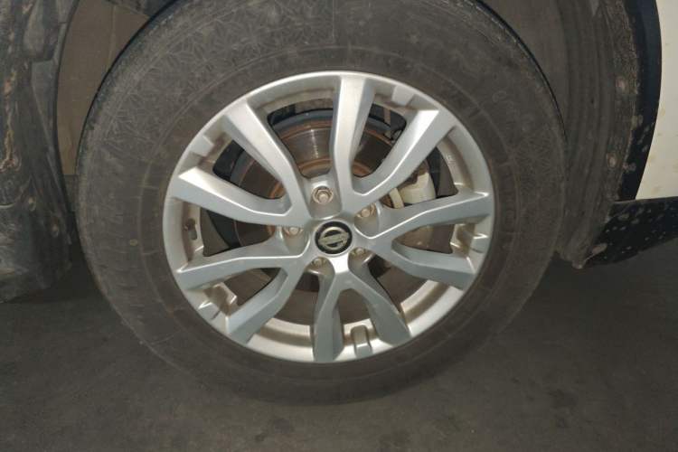 Used Nissan X-Trail 2017 2.0L CVT Comfort Edition 2WD Right Front Wheel Hub