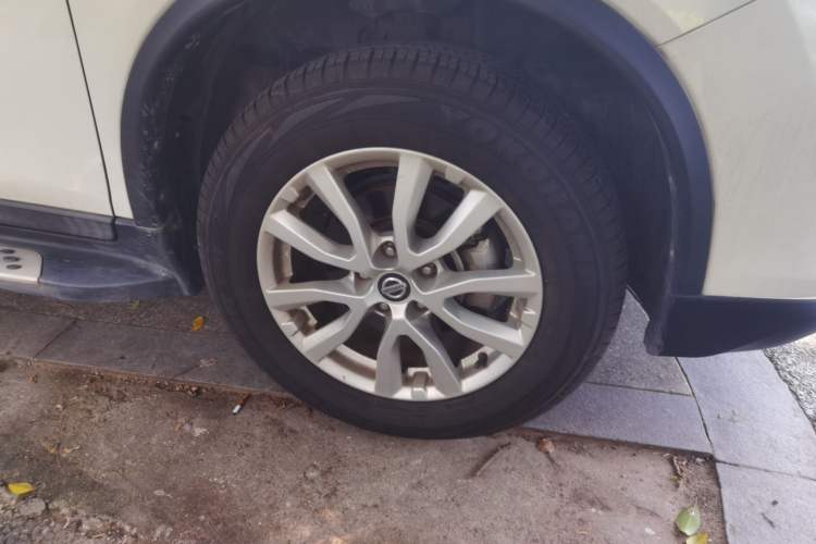 Used Nissan X-Trail 2017 2.0L CVT Comfort Edition 2WD Right Front Wheel Hub