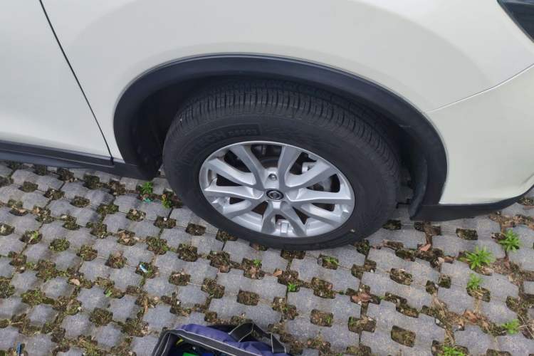 Used Nissan X-Trail 2017 2.0L CVT Comfort Edition 2WD Right Front Wheel Hub