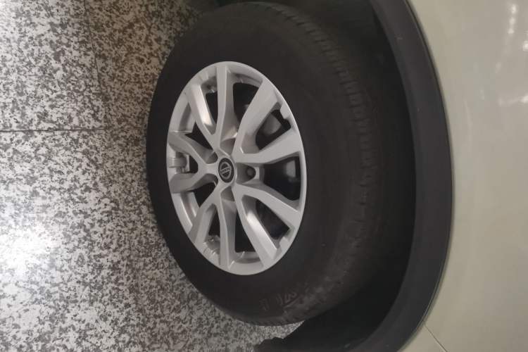 Used Nissan X-Trail 2017 2.0L CVT Comfort Edition 2WD Right Front Wheel Hub