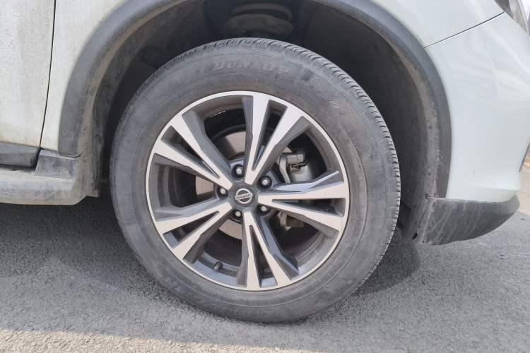 Used Nissan X-Trail 2017 2.5L CVT Leading Edition 4WD Right Front Wheel Hub