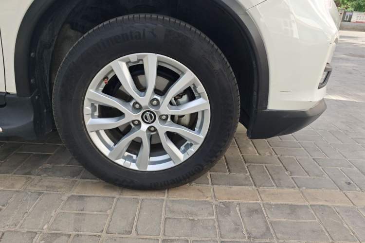 Used Nissan X-Trail 2017 2.0L CVT Comfort Edition 2WD Right Front Wheel Hub