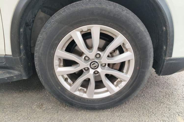 Used Nissan X-Trail 2017 2.0L CVT Comfort Edition 2WD Right Front Wheel Hub