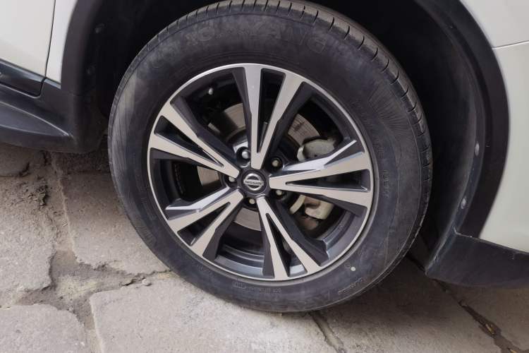 Used Nissan X-Trail 2017 2.5L CVT 7-Seater Leading Edition 4WD Right Front Wheel Hub