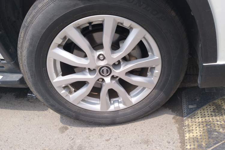 Used Nissan X-Trail 2017 2.0L CVT Comfort Edition 2WD Right Front Wheel Hub