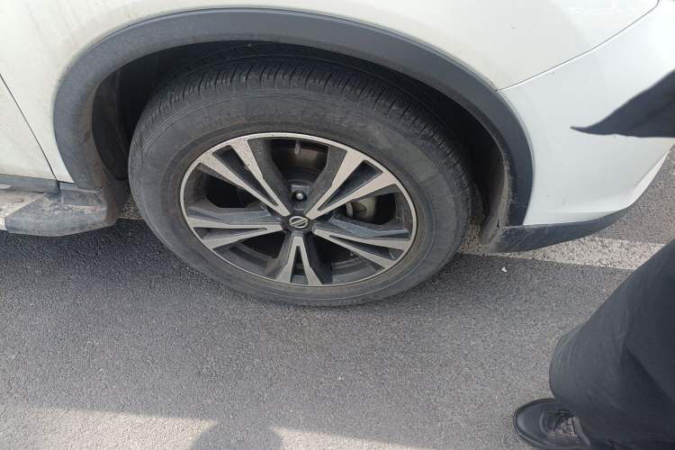 Used Nissan X-Trail 2017 2.5L CVT Leading Edition 4WD Right Front Wheel Hub