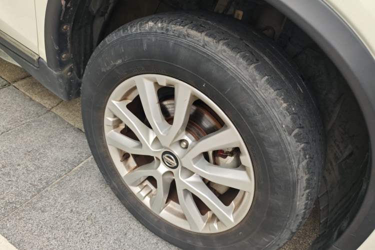 Used Nissan X-Trail 2017 2.0L CVT Comfort Edition 2WD Right Front Wheel Hub