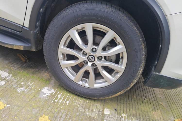 Used Nissan X-Trail 2017 2.0L CVT Comfort Edition 2WD Right Front Wheel Hub