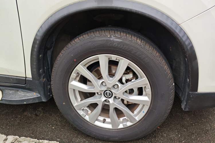 Used Nissan X-Trail 2017 2.0L CVT Comfort Edition 2WD Right Front Wheel Hub