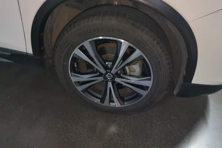 Used Nissan X-Trail 2017 2.5L CVT 7-Seater Leading Edition 4WD Right Front Wheel Hub