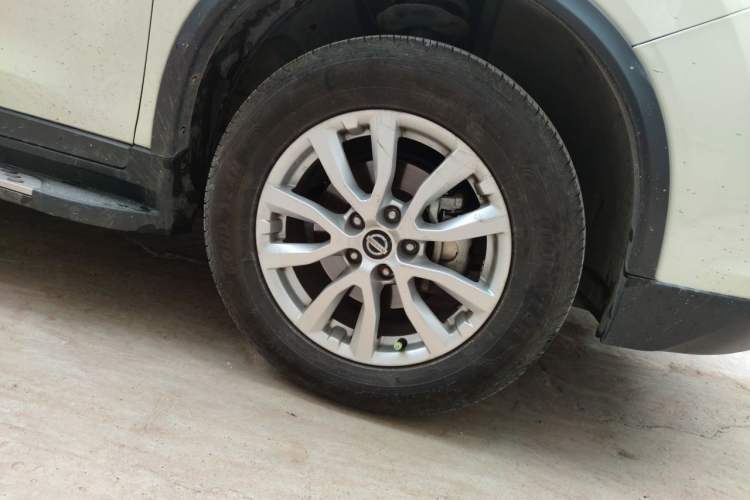 Used Nissan X-Trail 2017 2.0L CVT Comfort Edition 2WD Right Front Wheel Hub
