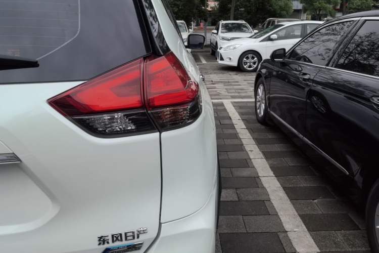 Used Nissan X-Trail 2017 2.0L CVT Comfort Edition 2WD Right Rear Taillight