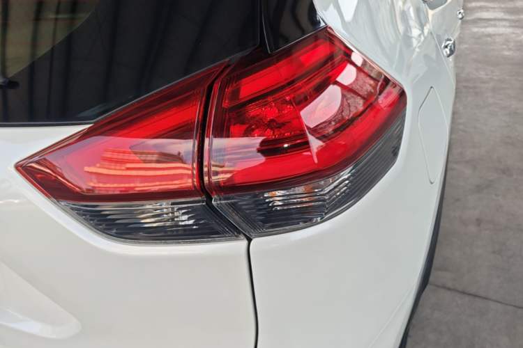 Used Nissan X-Trail 2017 2.0L CVT Comfort Edition 2WD Right Rear Taillight
