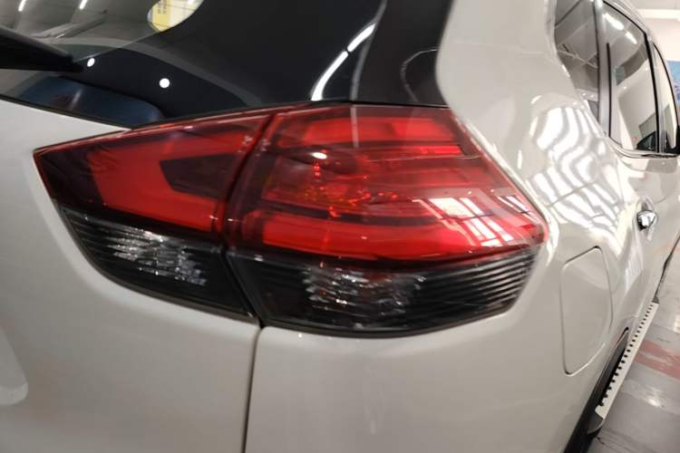Used Nissan X-Trail 2017 2.0L CVT Comfort Edition 2WD Right Rear Taillight