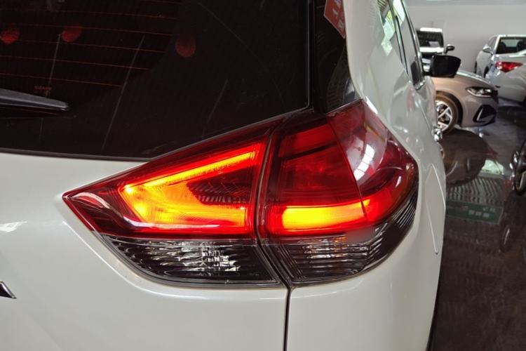 Used Nissan X-Trail 2017 2.0L CVT Comfort Edition 2WD Right Rear Taillight