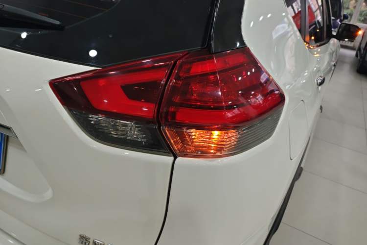Used Nissan X-Trail 2017 2.0L CVT Comfort Edition 2WD Right Rear Taillight