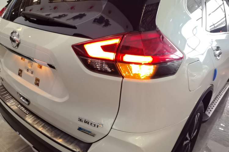 Used Nissan X-Trail 2017 2.5L CVT Luxury Edition 4WD Right Rear Taillight