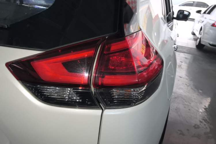 Used Nissan X-Trail 2017 2.0L CVT Comfort Edition 2WD Right Rear Taillight