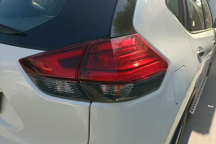 Used Nissan X-Trail 2017 2.0L CVT Comfort Edition 2WD Right Rear Taillight