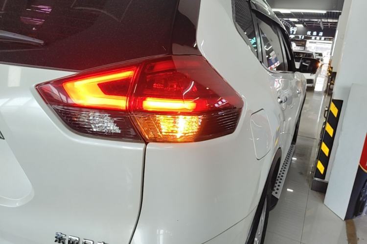 Used Nissan X-Trail 2017 2.0L CVT Comfort Edition 2WD Right Rear Taillight