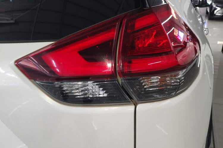 Used Nissan X-Trail 2017 2.0L CVT Comfort Edition 2WD Right Rear Taillight