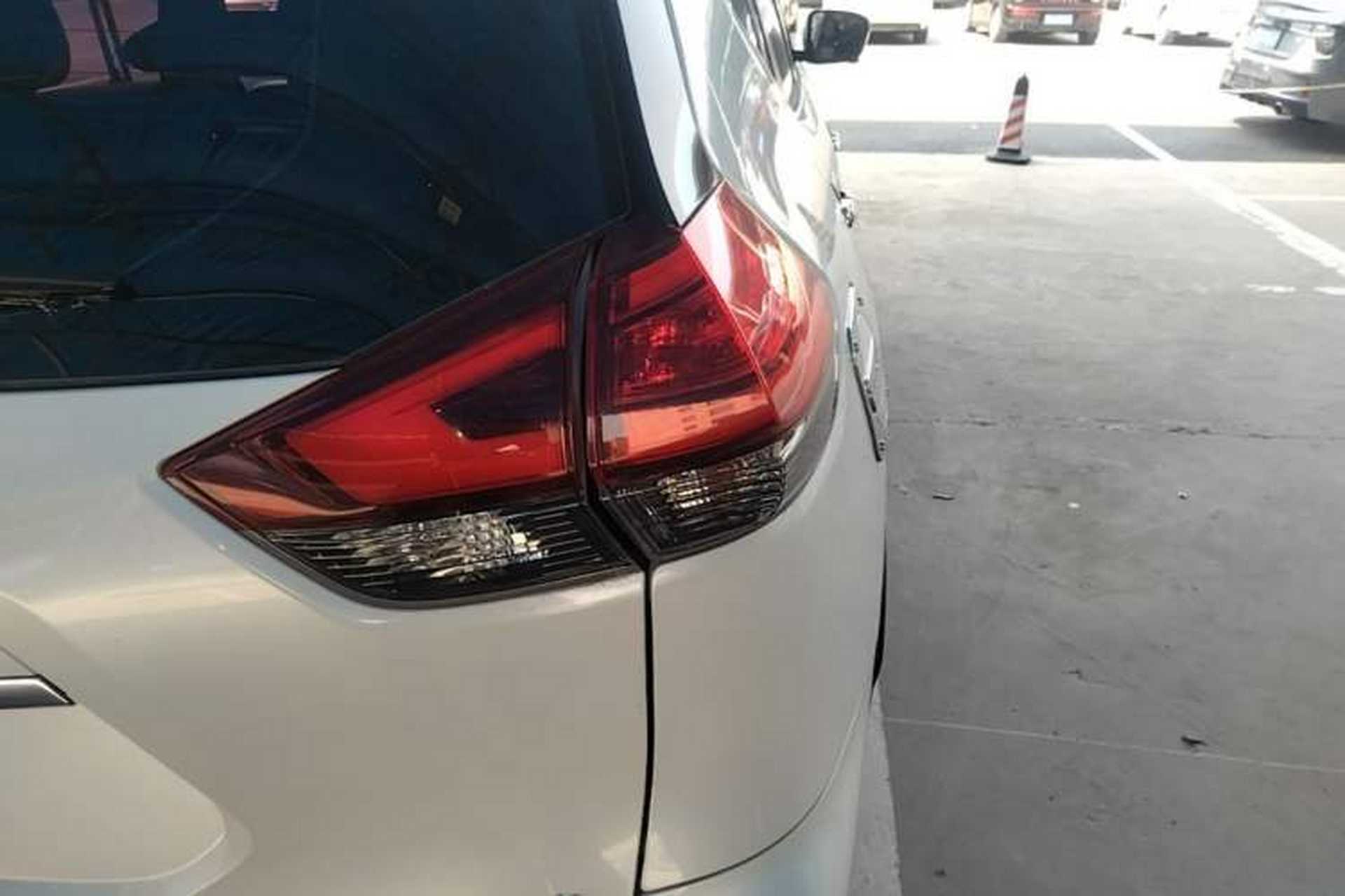 Used Nissan X-Trail 2017 2.0L CVT 7-Seater Comfort Edition 2WD Right Rear Taillight