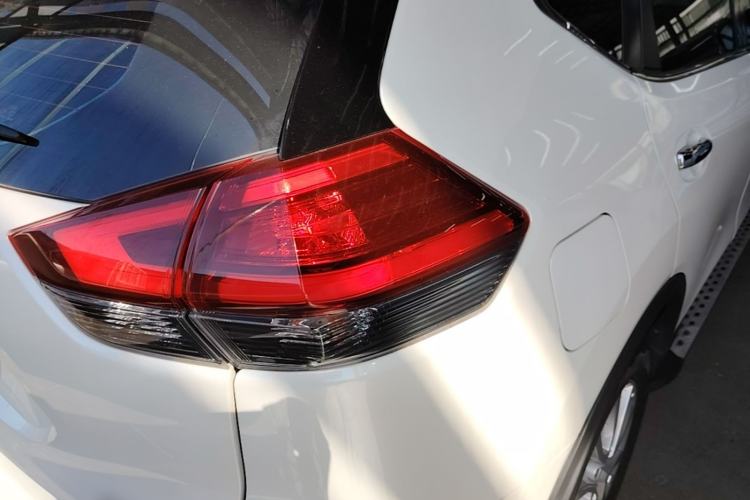 Used Nissan X-Trail 2017 2.0L CVT 7-Seater Comfort Edition 2WD Right Rear Taillight