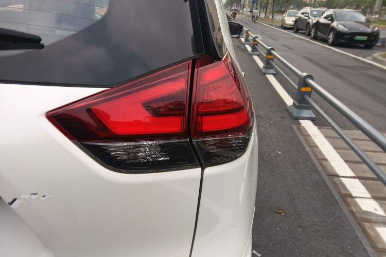 Used Nissan X-Trail 2017 2.0L CVT Comfort Edition 2WD Right Rear Taillight
