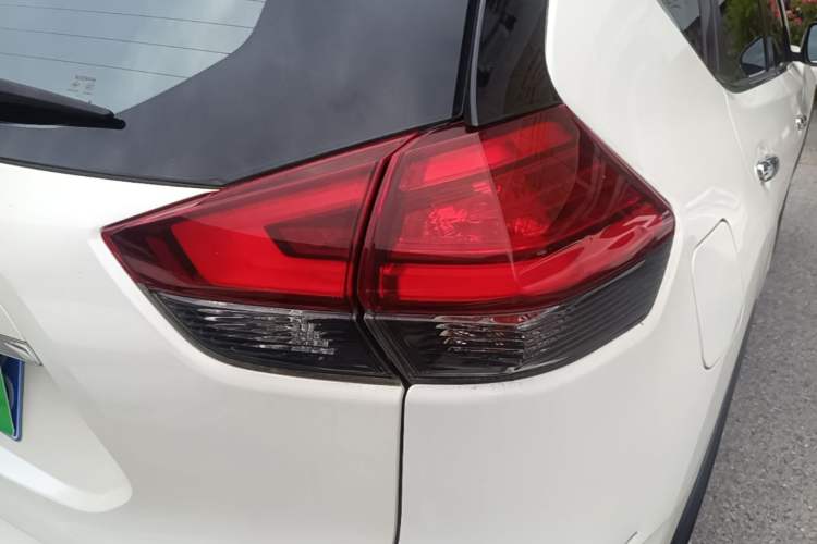 Used Nissan X-Trail 2017 2.0L CVT 7-Seater Comfort Edition 2WD Right Rear Taillight