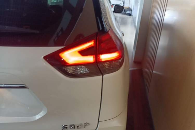 Used Nissan X-Trail 2017 2.5L CVT Leading Edition 4WD Right Rear Taillight
