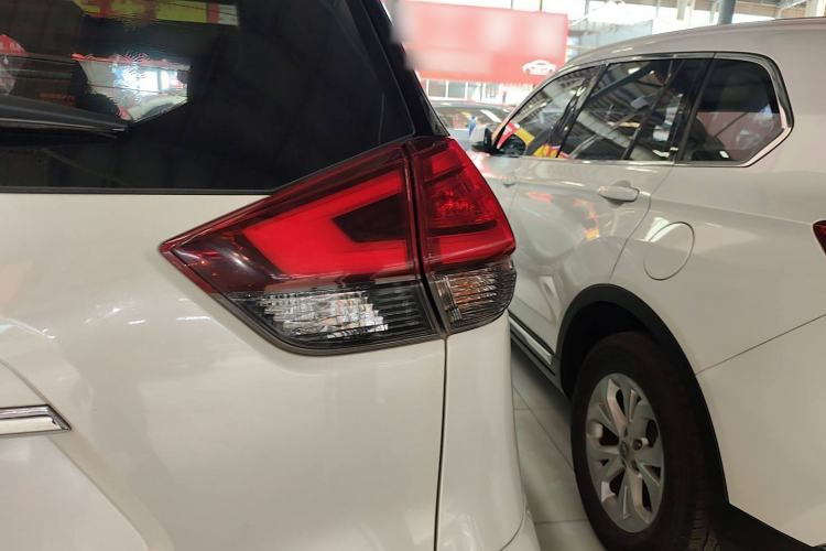 Used Nissan X-Trail 2017 2.0L CVT Comfort Edition 2WD Right Rear Taillight